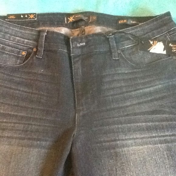 NEW w/TAGS - KHLOE- CURVY-SLIM BOOT premium jeans - Picture 7 of 8